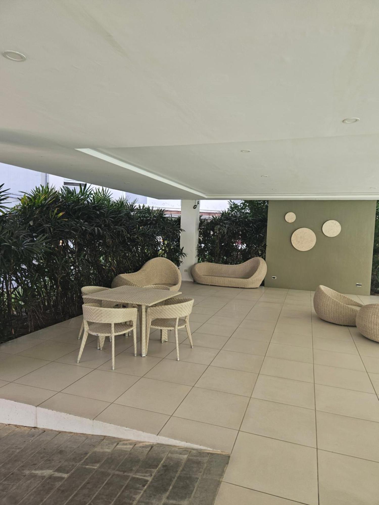 2-Bedroom Boutique City Condo - Newly Renovated! Cebu Екстериор снимка